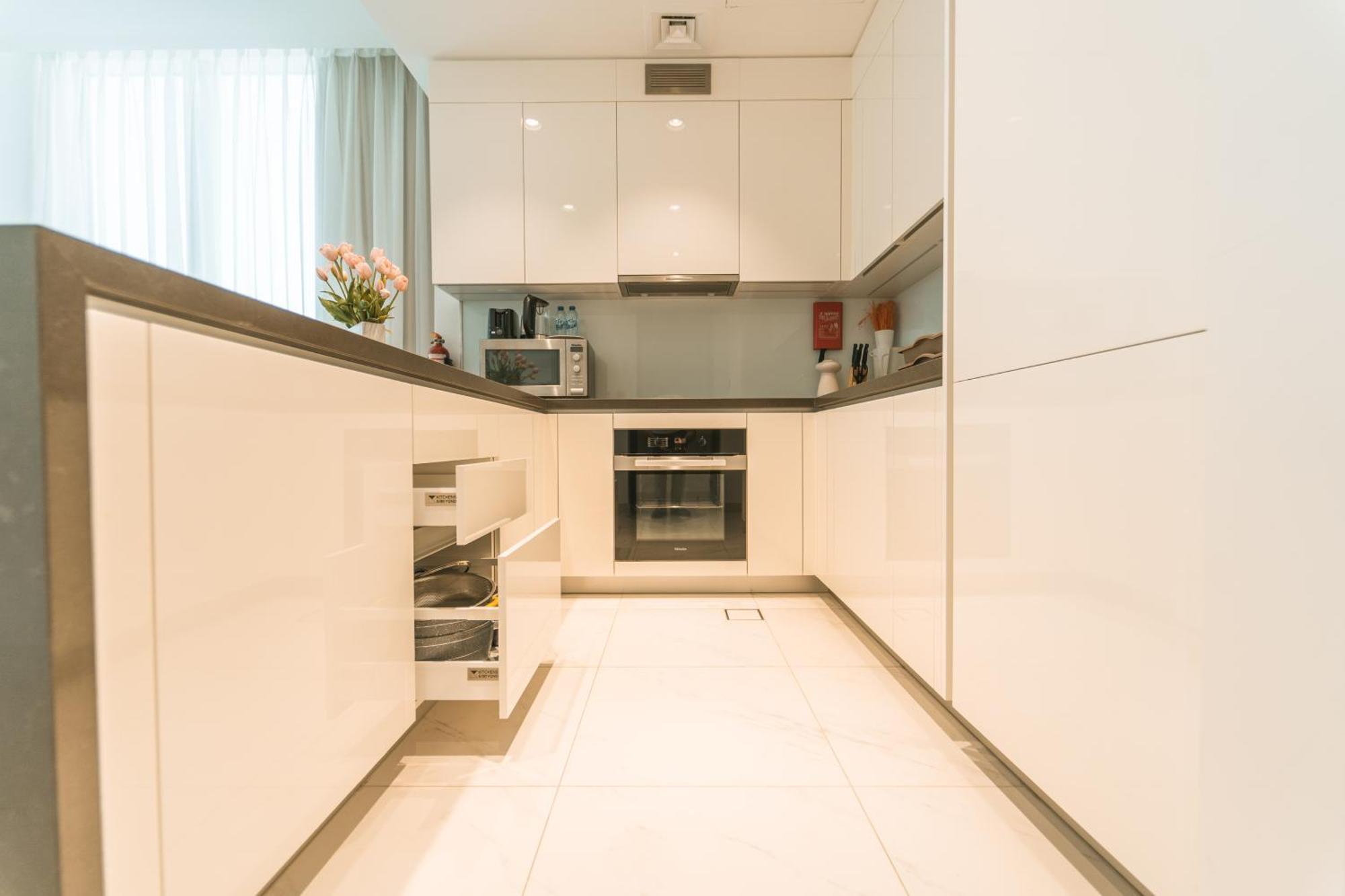 Amazing 1 Bedroom View With Balcony Dubai