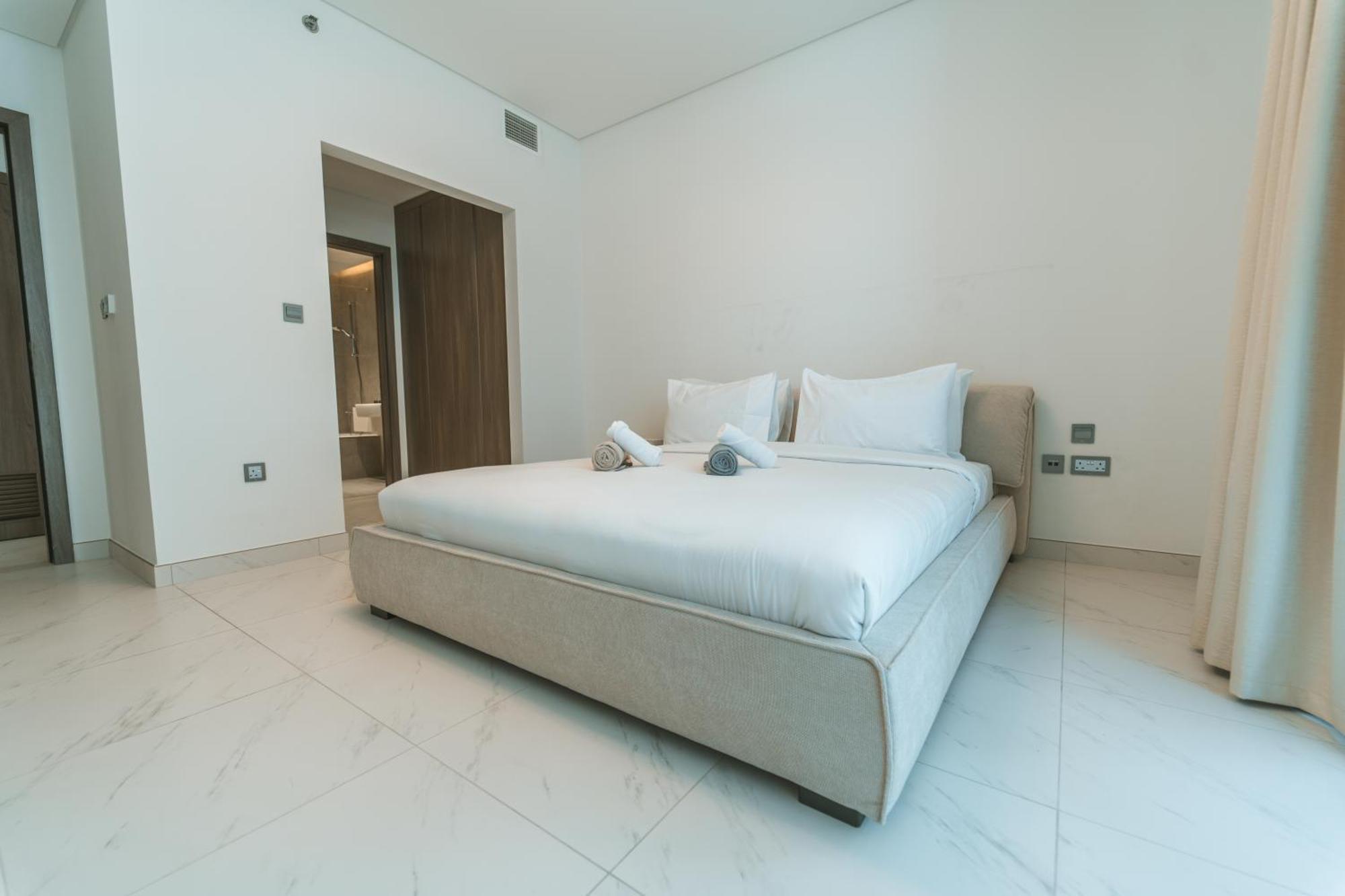 Amazing 1 Bedroom View With Balcony *