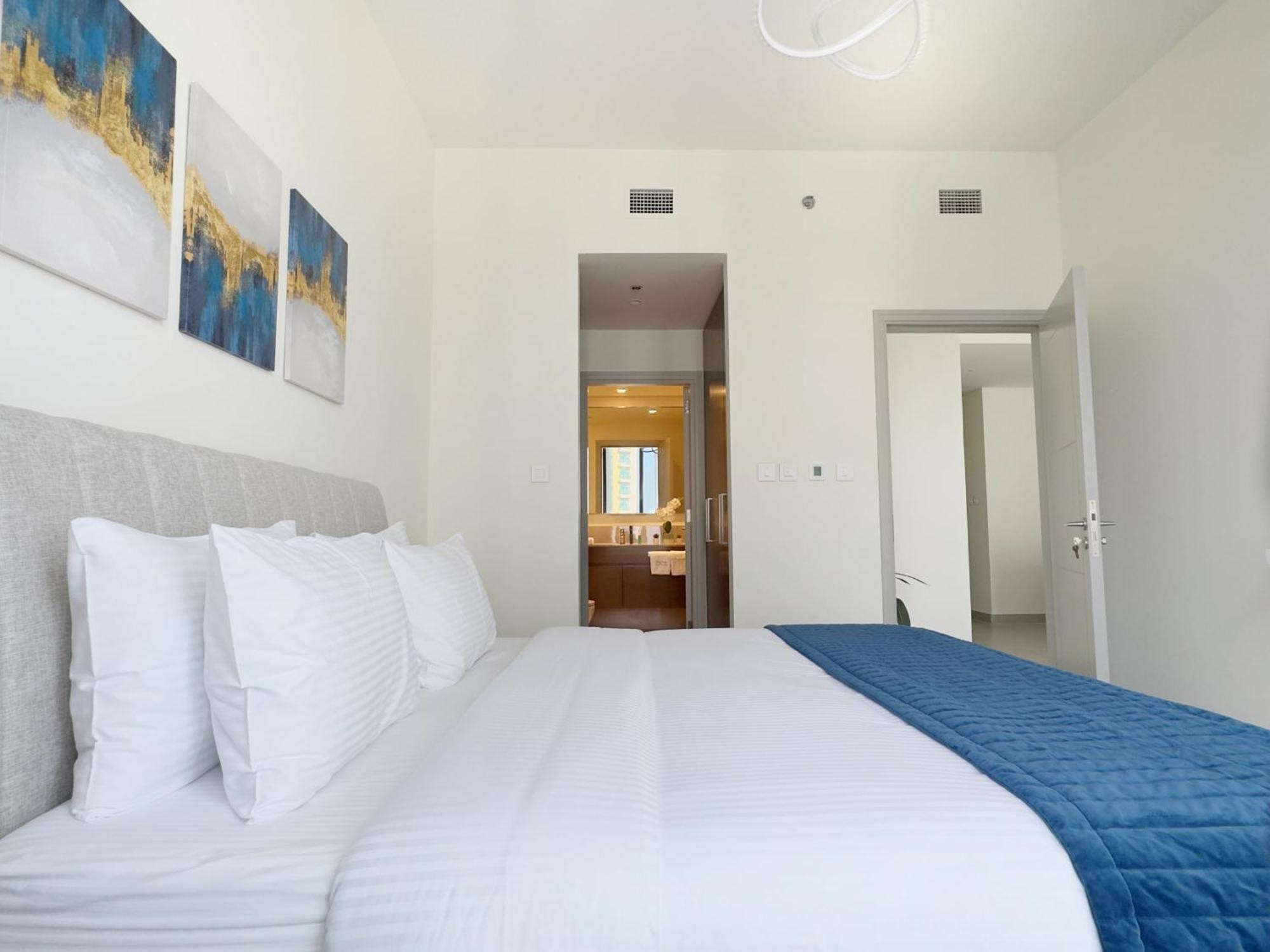 2br With Skyline Views At Forte Near Opera