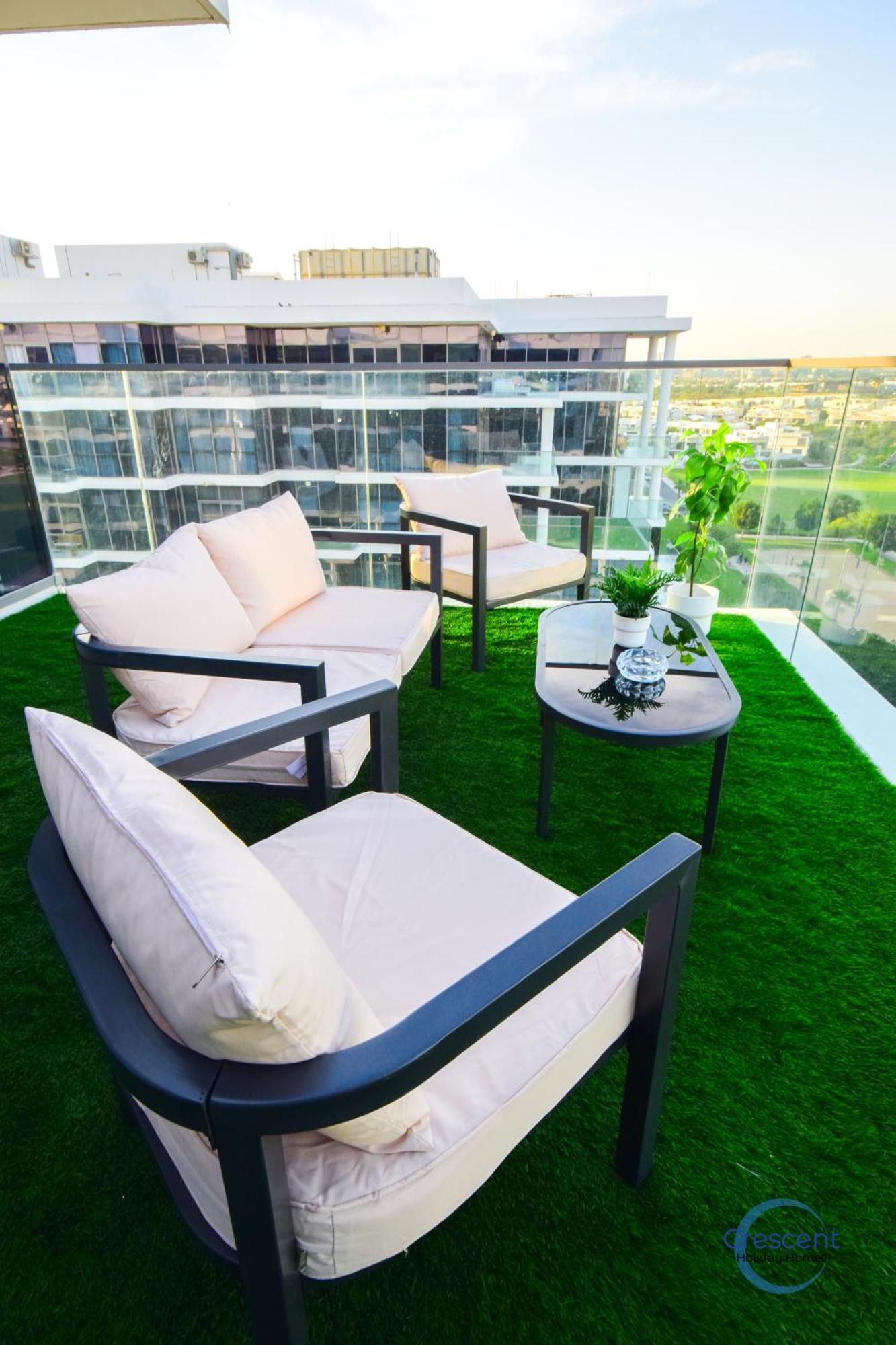 Breathtaking View 2 Bed Study Apartment