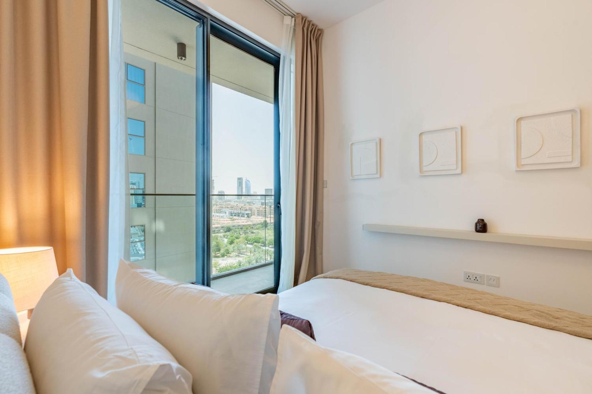Apartment Chic & Modern Retreat In The Heart Of Jvc / Designer Choice / Sunset Views / Large Corner Balcony / New Building / 4 People
