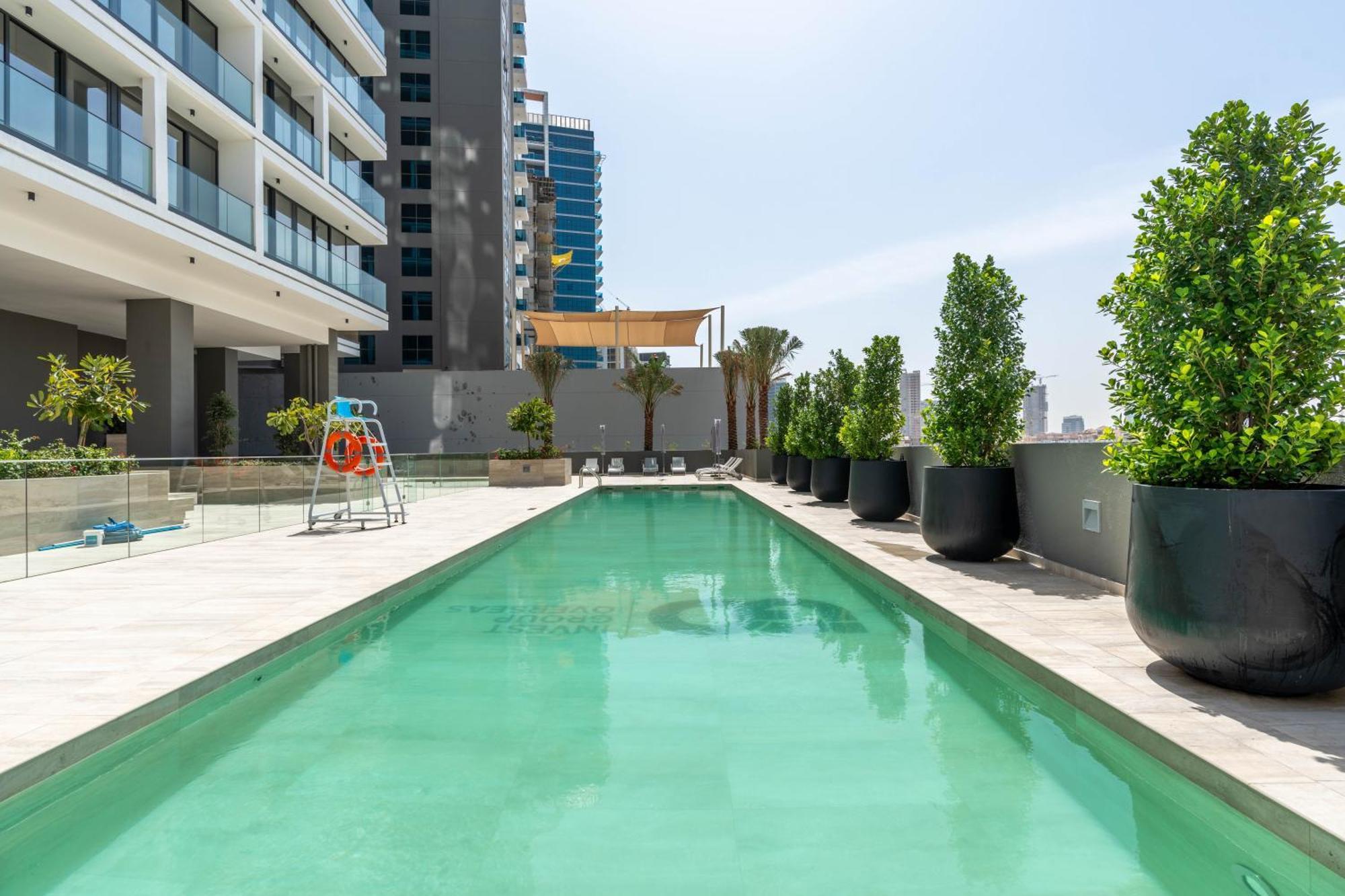 Chic & Modern Retreat In The Heart Of Jvc / Designer Choice / Sunset Views / Large Corner Balcony / New Building / 4 People Apartment *