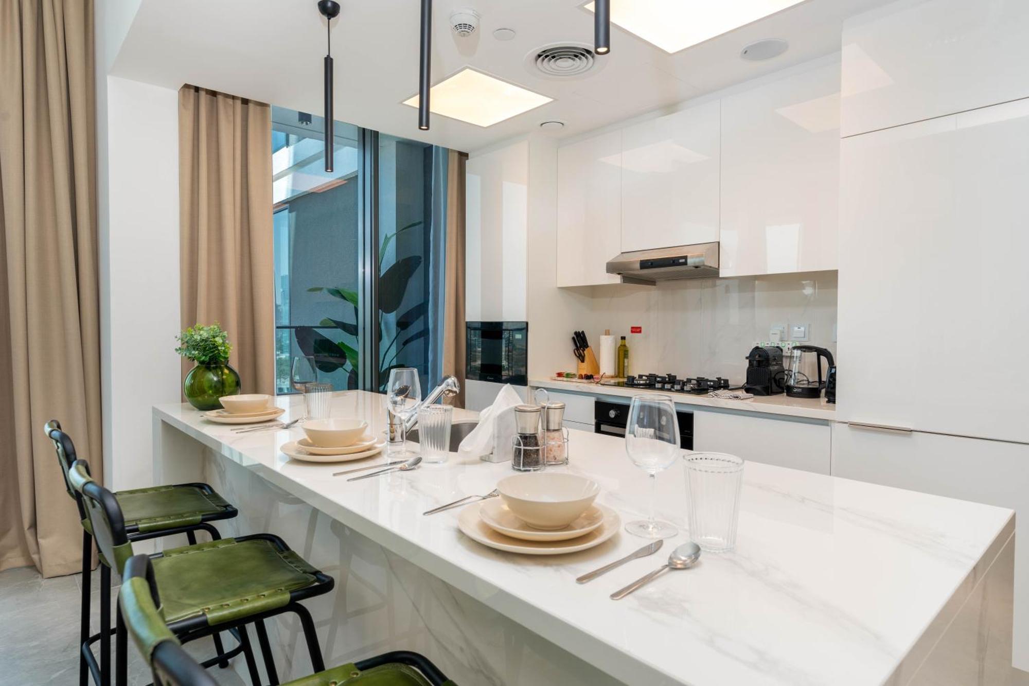 Apartment Chic & Modern Retreat In The Heart Of Jvc / Designer Choice / Sunset Views / Large Corner Balcony / New Building / 4 People