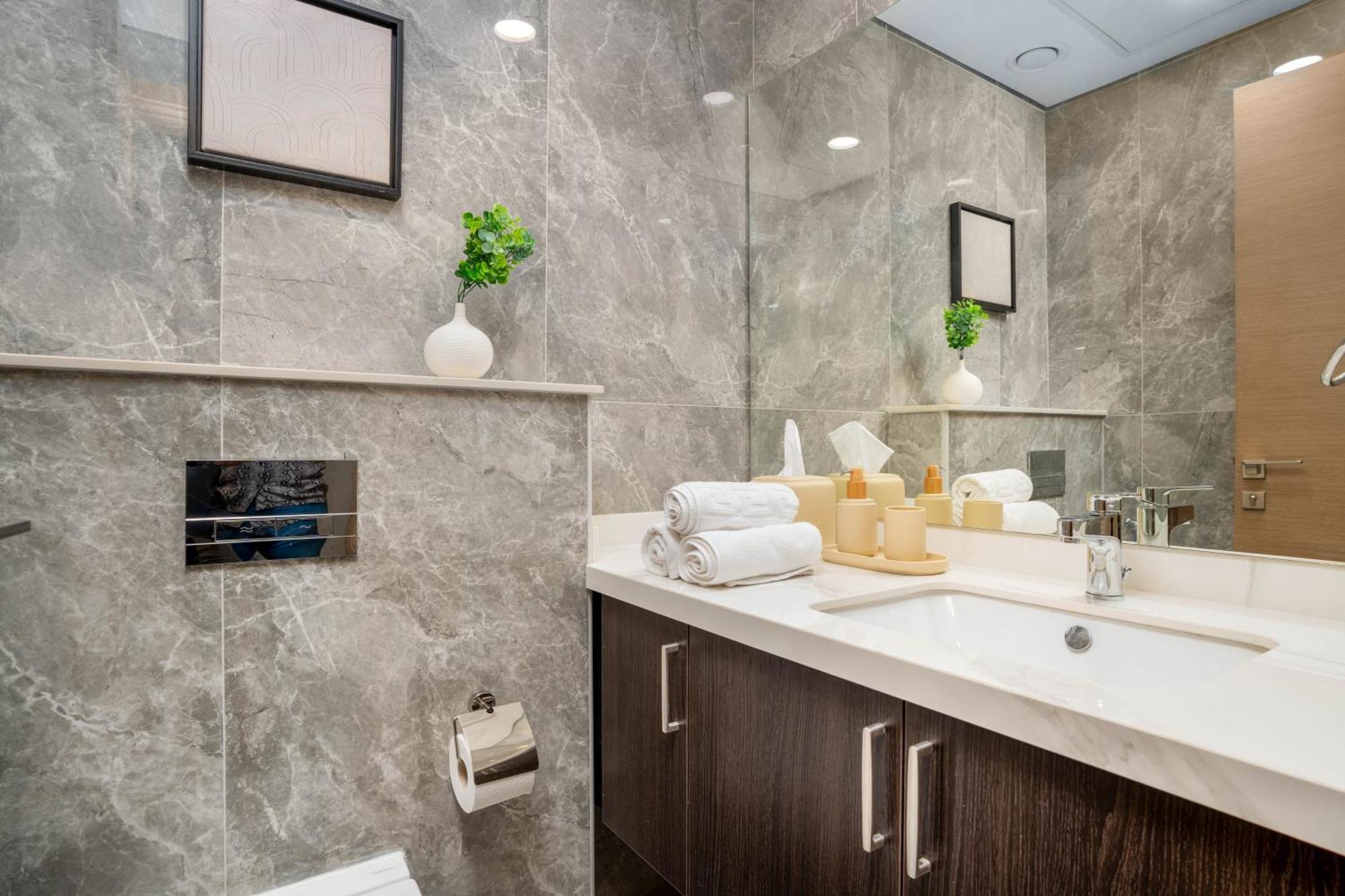 Apartment Chic & Modern Retreat In The Heart Of Jvc / Designer Choice / Sunset Views / Large Corner Balcony / New Building / 4 People *