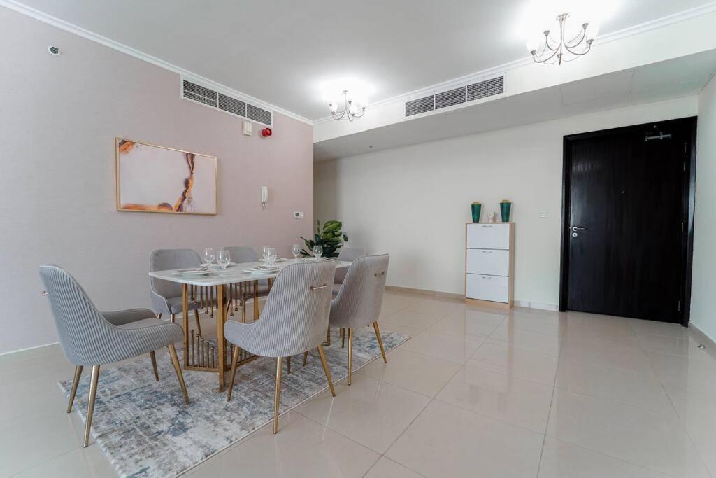 Huge 2 Bedroom With Arabian Sea View & Ain View Apartment