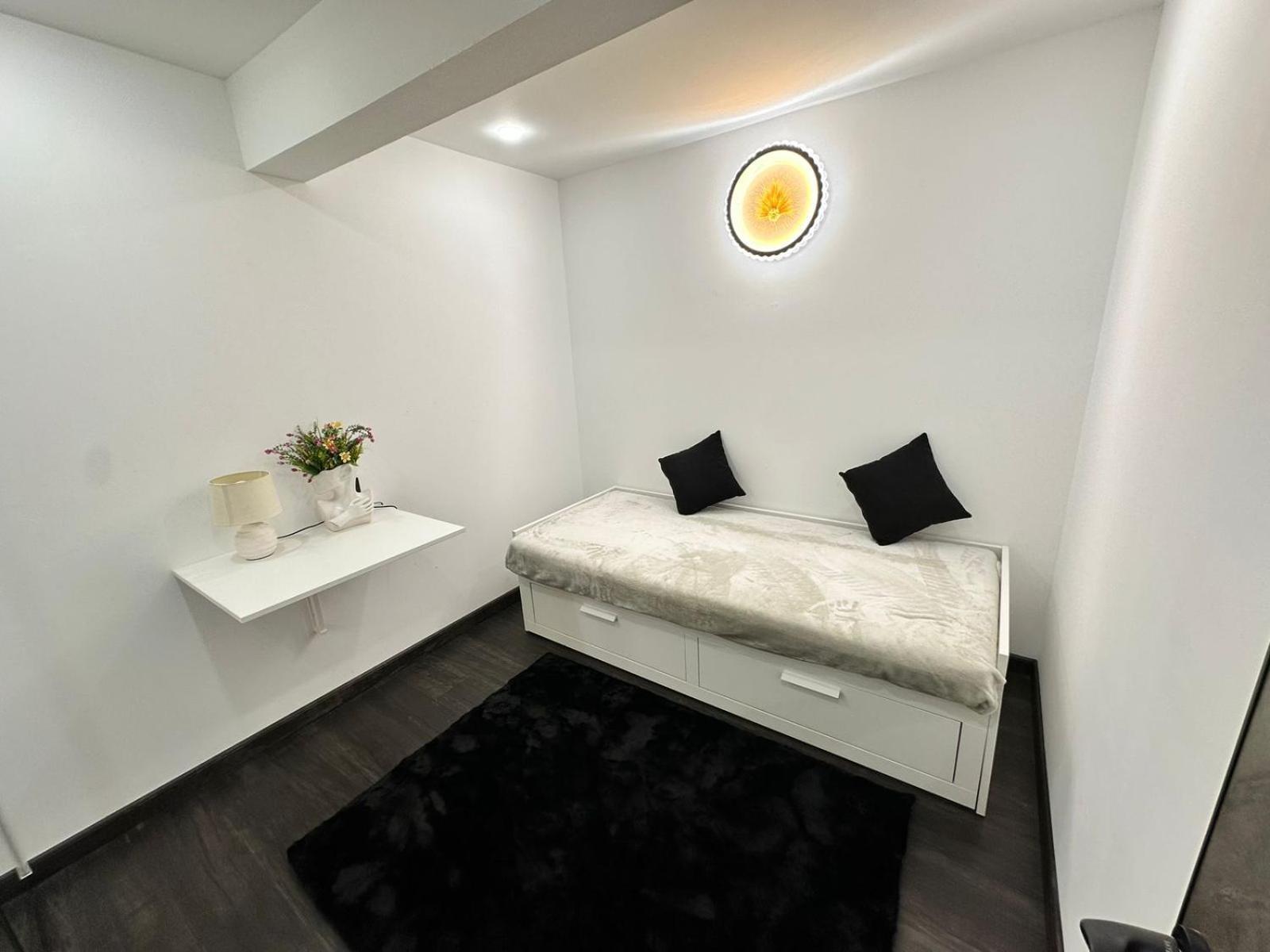 In The Luxury Marina Crown Tower Walk To Barasti Apartment Dubai