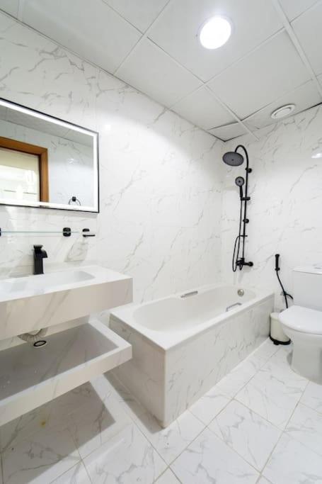 Apartment Lux Full Sea View 2br Near Jbr And Metro Dubai