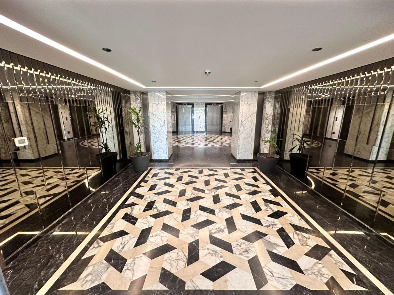 Apartment In The Luxury Marina Crown Tower Walk To Barasti Dubai