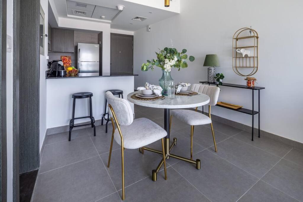 Stylish 1bd In Al Barsha W/ Great View And Jacuzzi Apartment