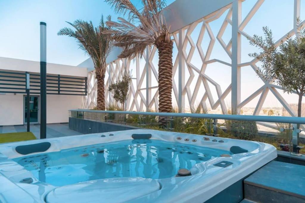 Stylish 1bd In Al Barsha W/ Great View And Jacuzzi Dubai