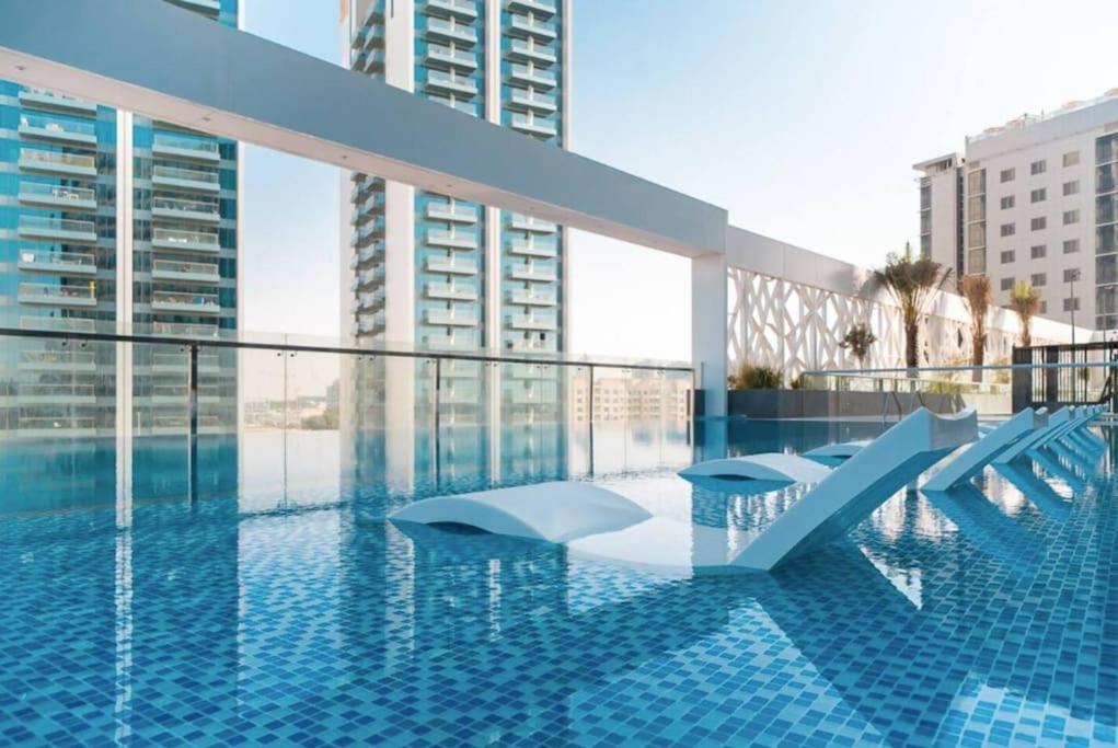 Stylish 1bd In Al Barsha W/ Great View And Jacuzzi Apartment Dubai