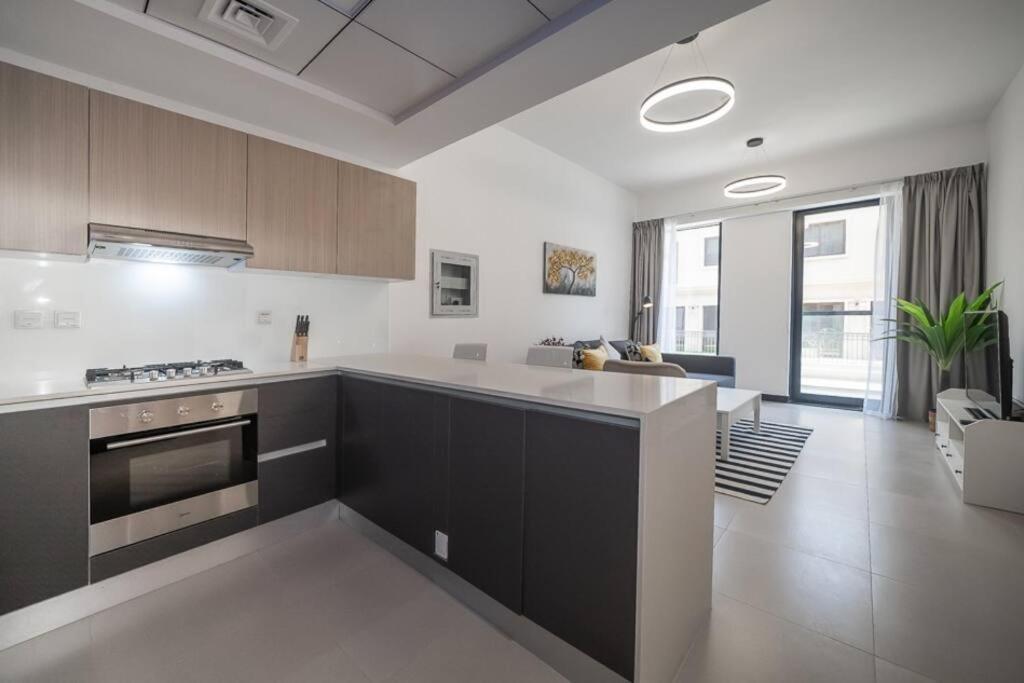 Modern 1 Bedroom In Aria Apartment Dubai