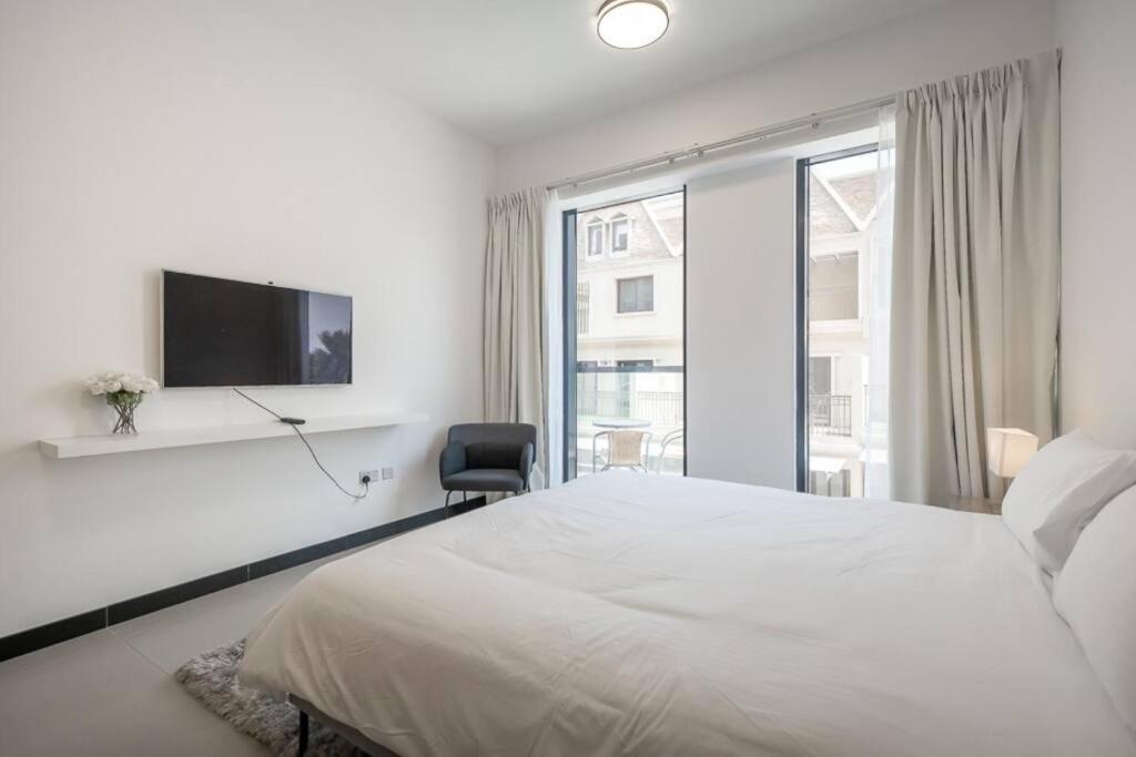 Modern 1 Bedroom In Aria Apartment