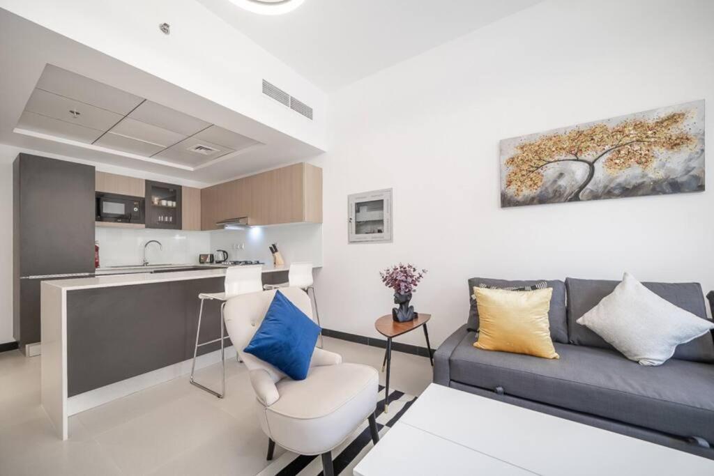 Modern 1 Bedroom In Aria Apartment Dubai