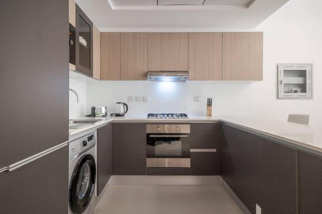 Modern 1 Bedroom In Aria Apartment