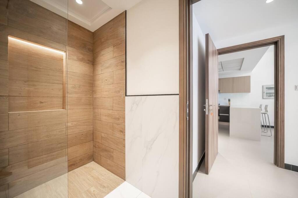 Modern 1 Bedroom In Aria Apartment Dubai