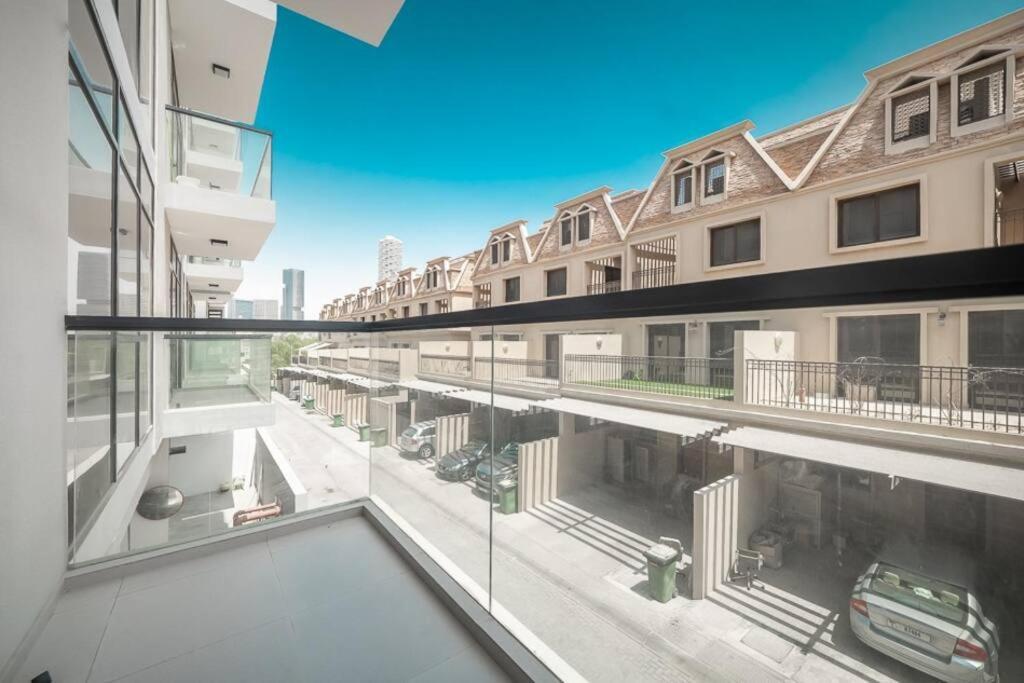 Modern 1 Bedroom In Aria * Dubai