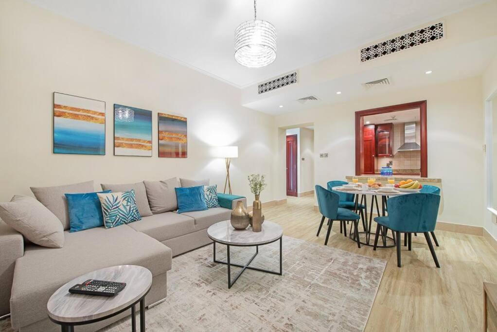 First Class 2br Oldtown Complex In Downtown