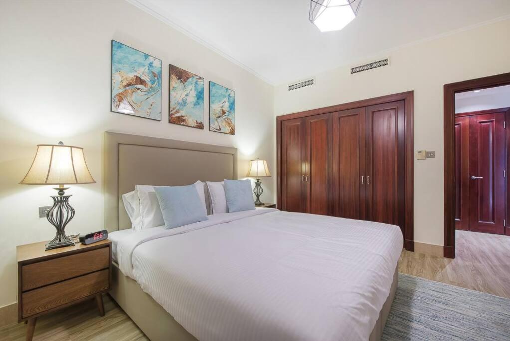 First Class 2br Oldtown Complex In Downtown Apartment