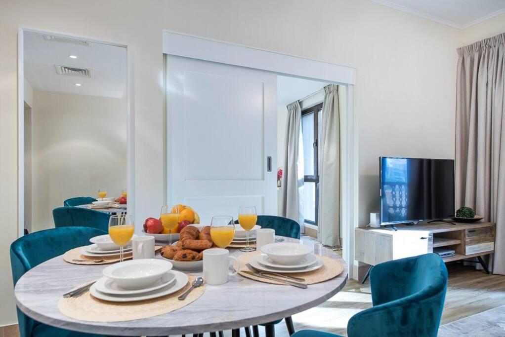 First Class 2br Oldtown Complex In Downtown