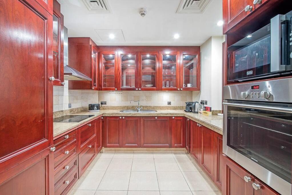 Apartment First Class 2br Oldtown Complex In Downtown Dubai