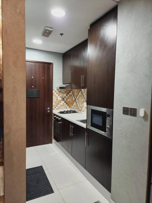 Apartment Sea Facing Large Beachfront Palm Jumeirah Dubai