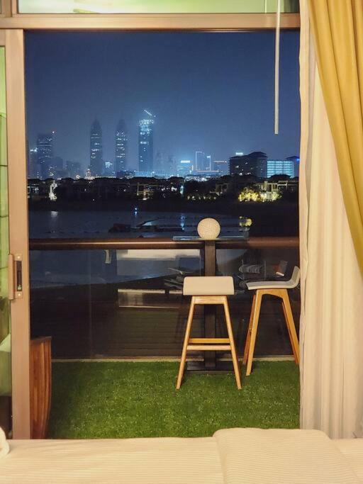 Sea Facing Large Beachfront Palm Jumeirah * Dubai