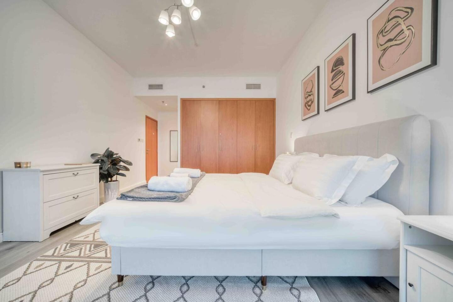 Bright And Stylish 1bed Near Metro * Dubai