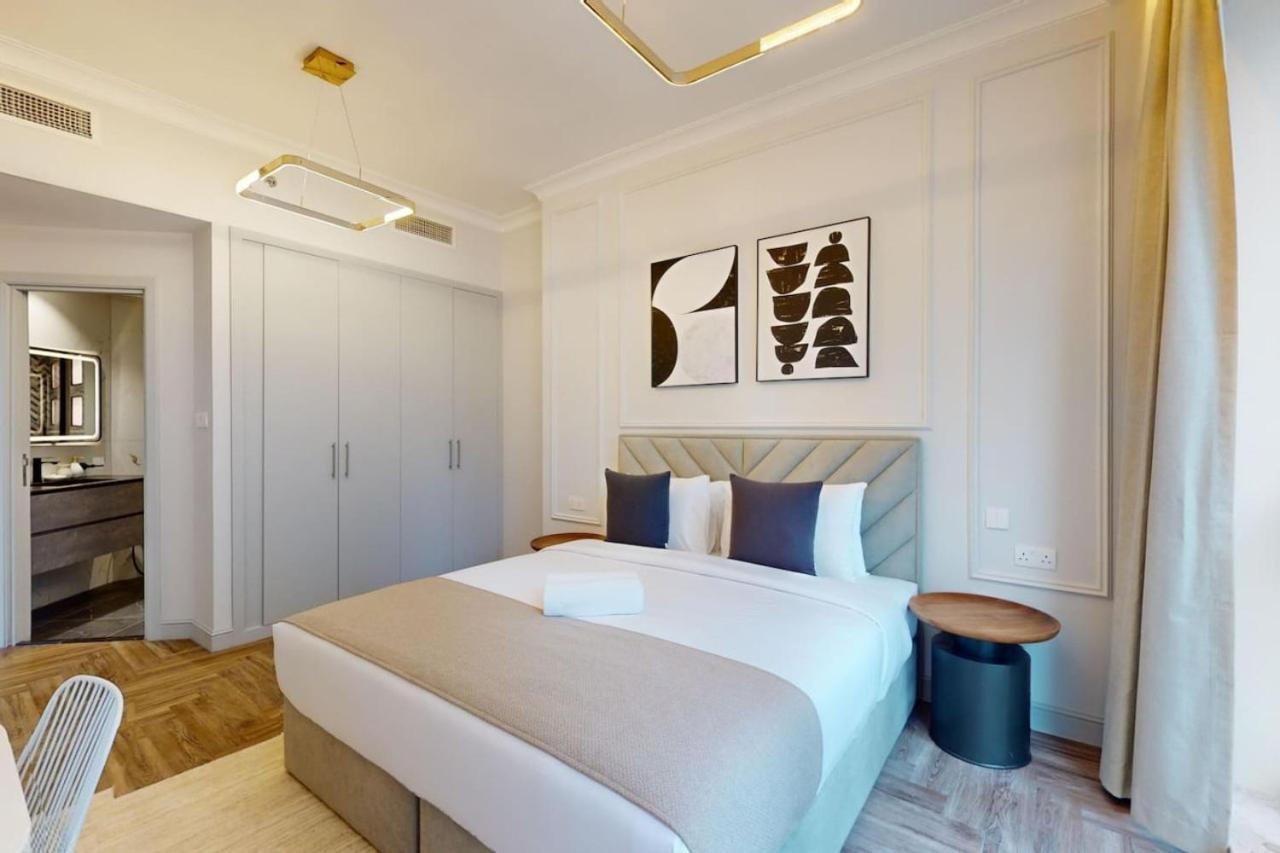 Torch Tower - Glamorous Two Bedroom