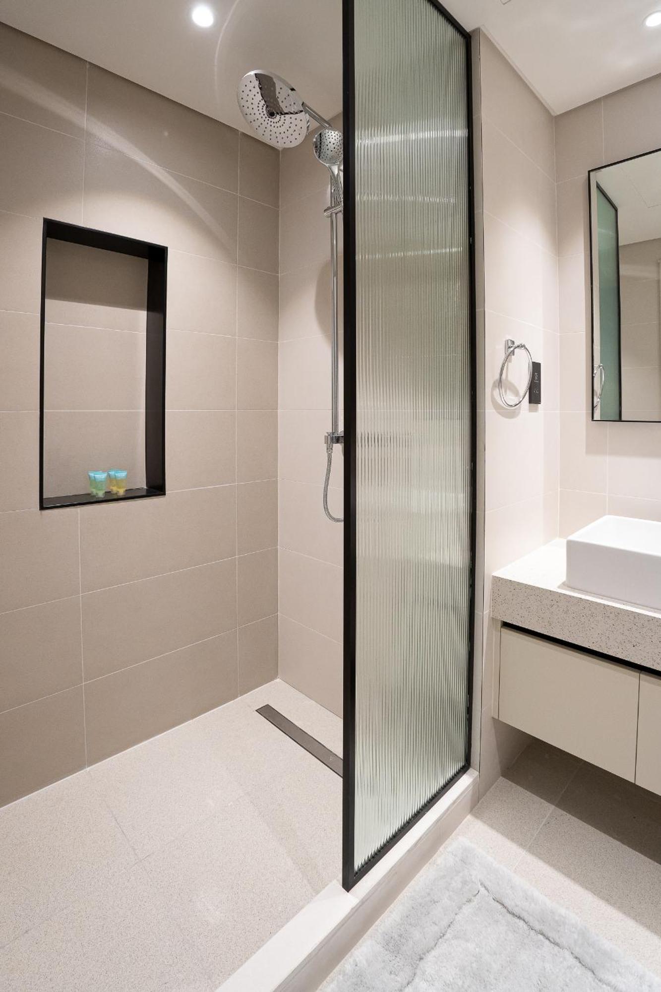 Veluxa - Luxe 2bed With Private Apartment *