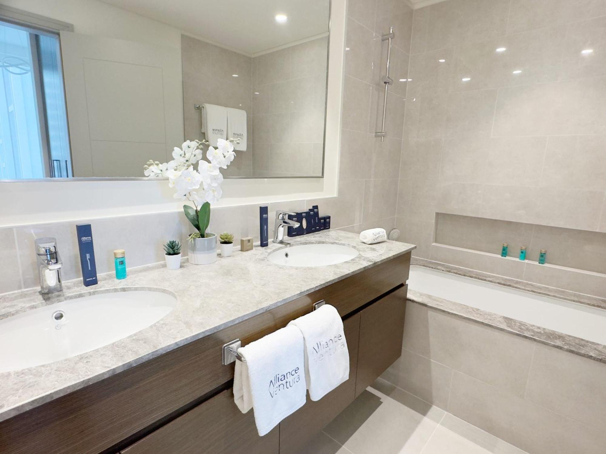 Apartment 2br With Skyline Views At Forte Near Opera *