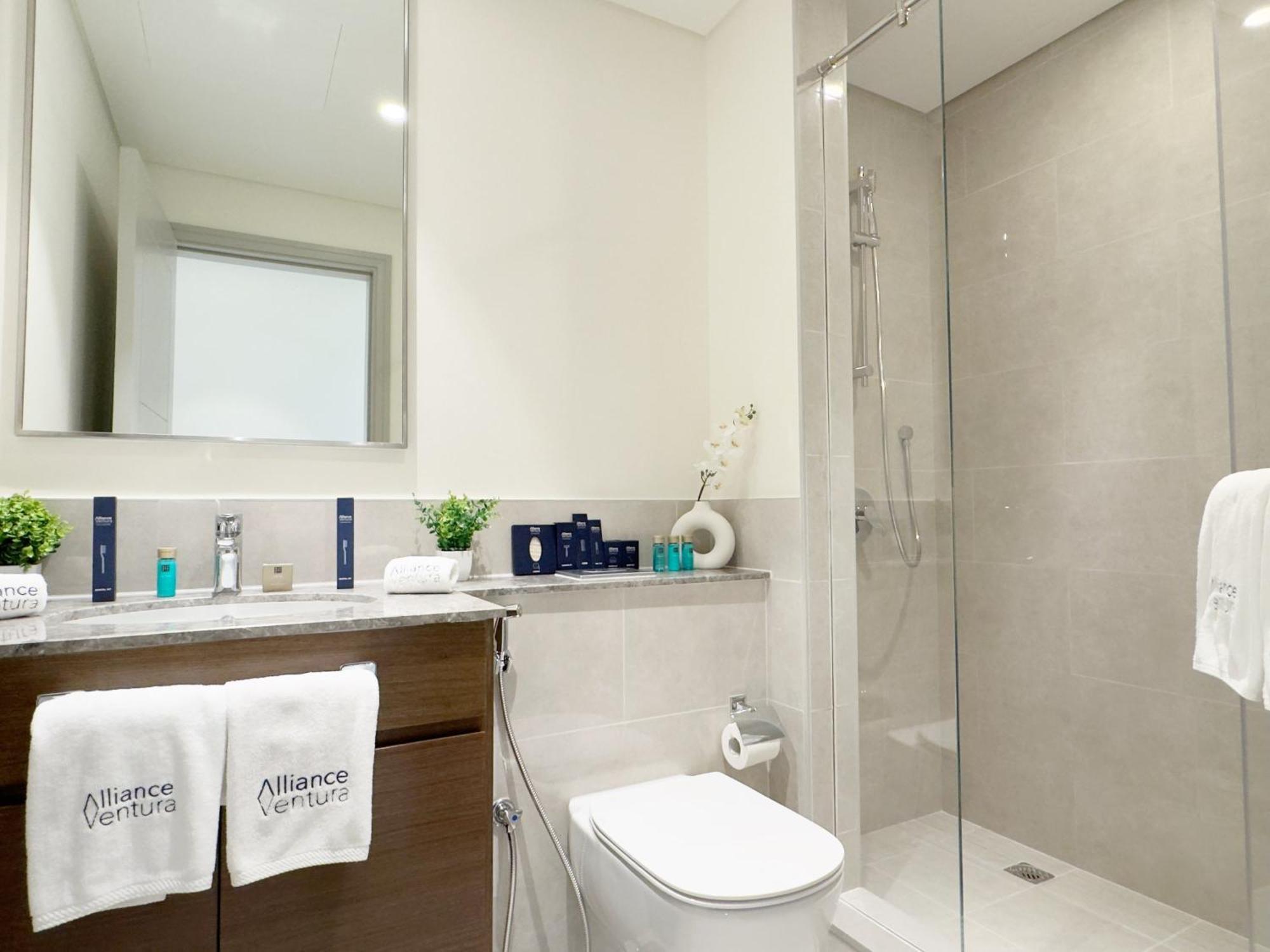 2br With Skyline Views At Forte Near Opera Apartment