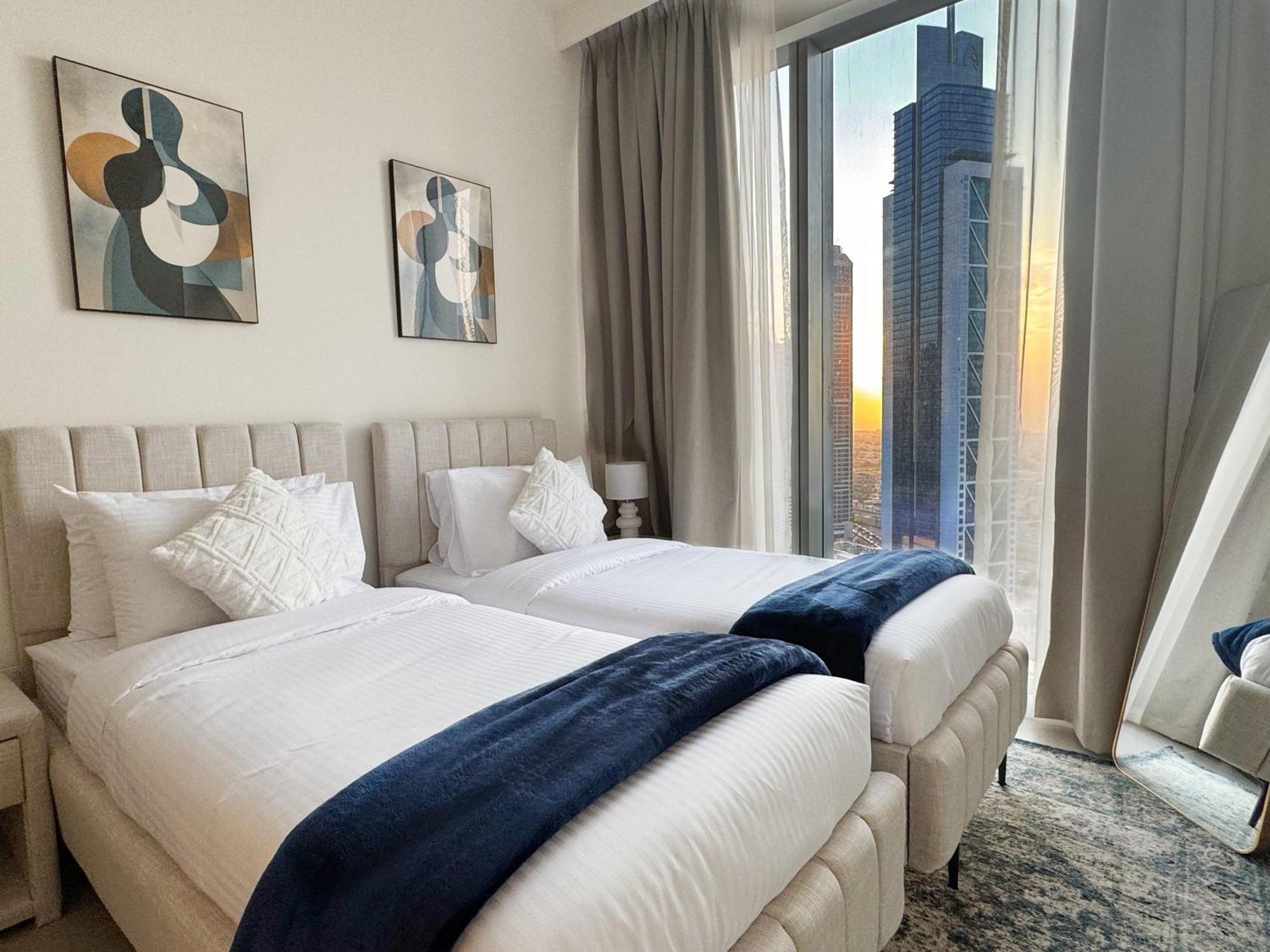 2br With Skyline Views At Forte Near Opera Apartment