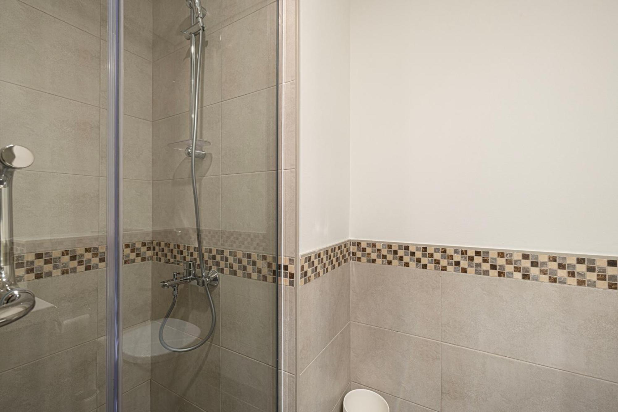 New Designed 2-br Downtown