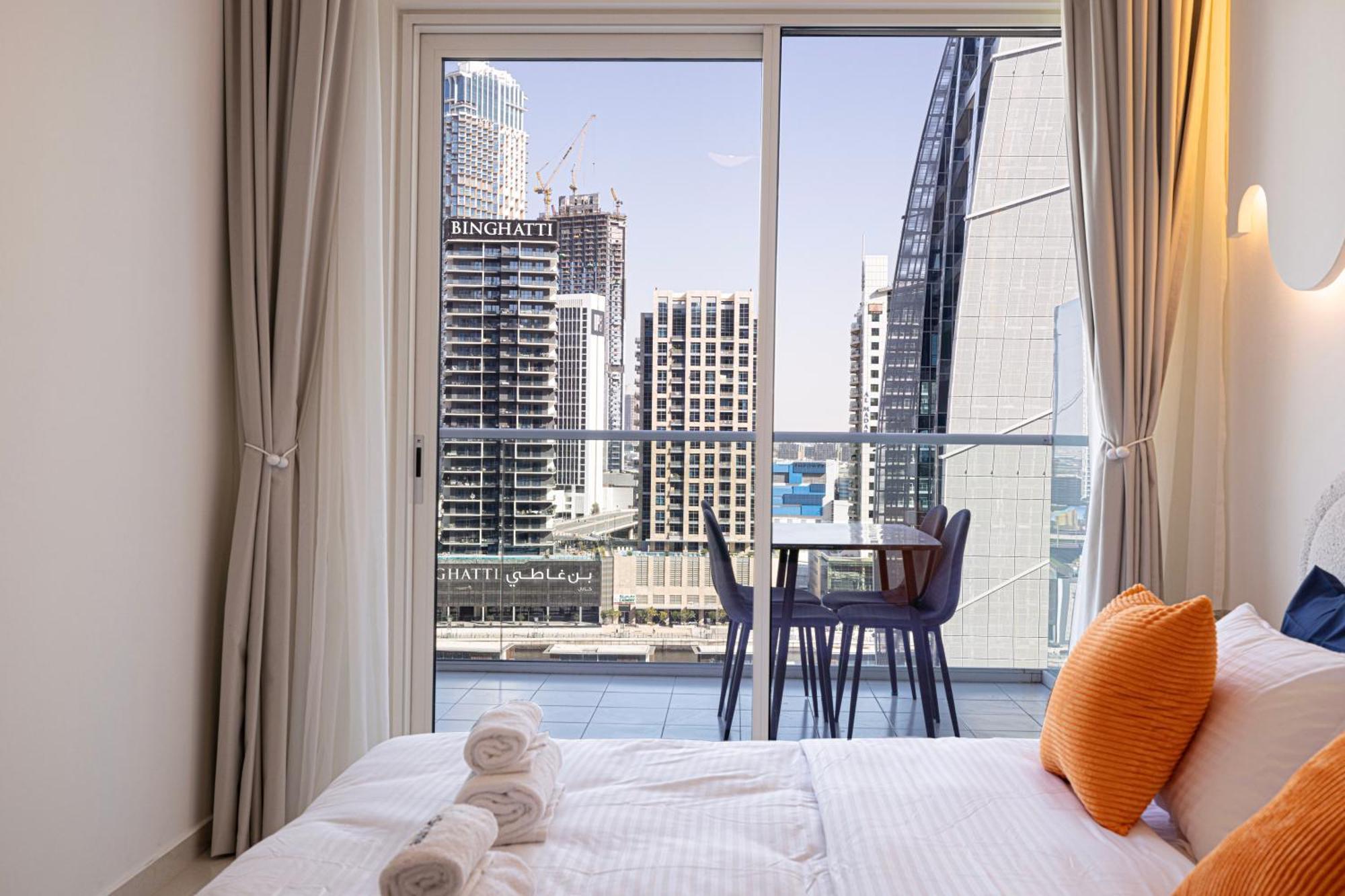 New Designed 2-br Downtown Apartment Dubai
