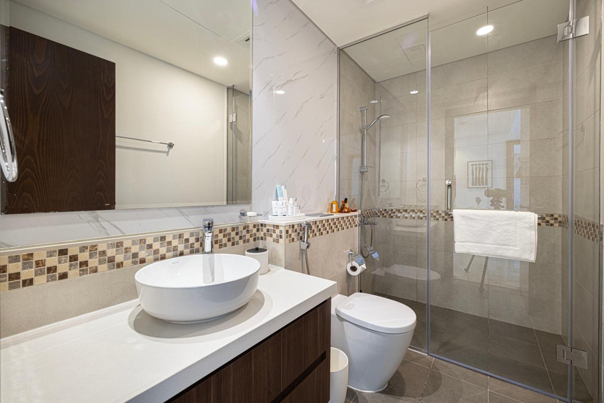 New Designed 2-br Downtown Apartment Dubai