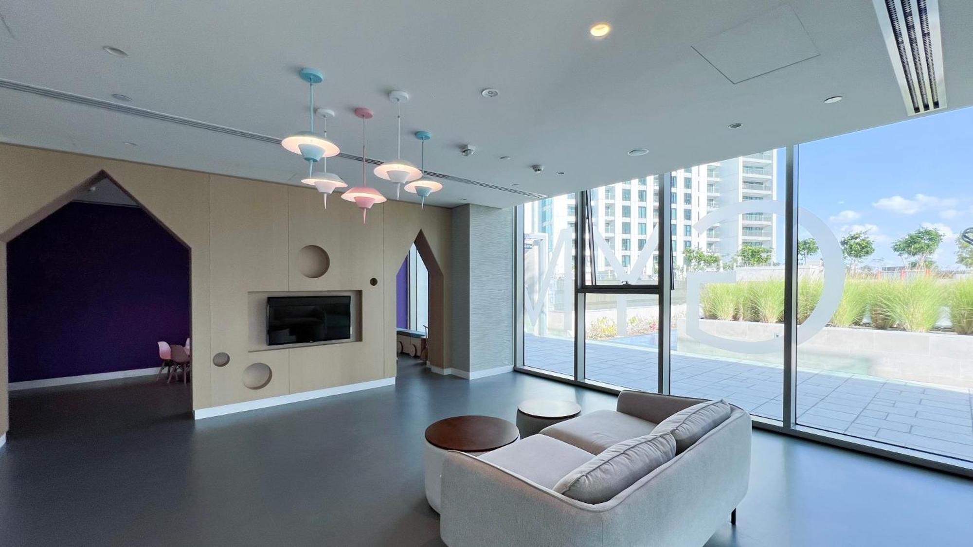 Burj Khalifa View, 2 Balcony W Lounge, Mall Access, Gym, Infinity-pool, Playground, Bbq, Family Friendly Apartment *