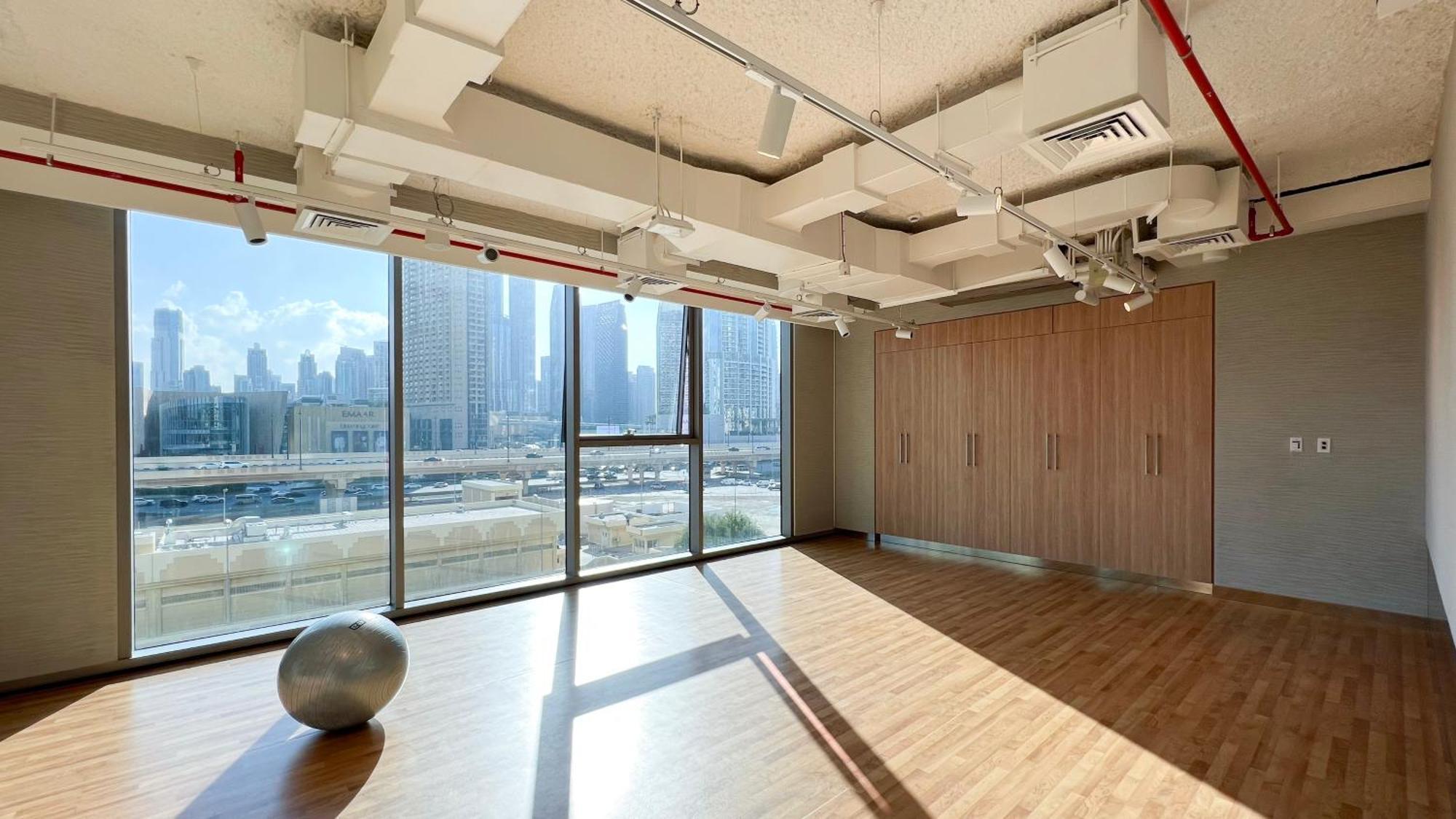 Burj Khalifa View, 2 Balcony W Lounge, Mall Access, Gym, Infinity-pool, Playground, Bbq, Family Friendly Apartment