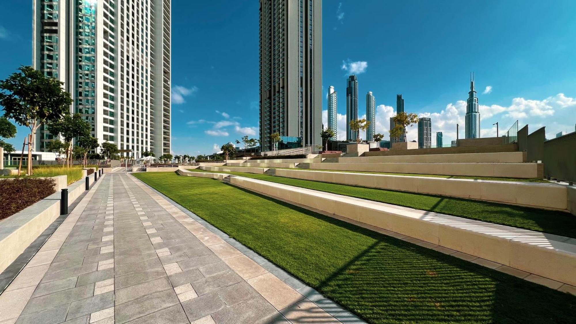 Burj Khalifa View, 2 Balcony W Lounge, Mall Access, Gym, Infinity-pool, Playground, Bbq, Family Friendly Apartment