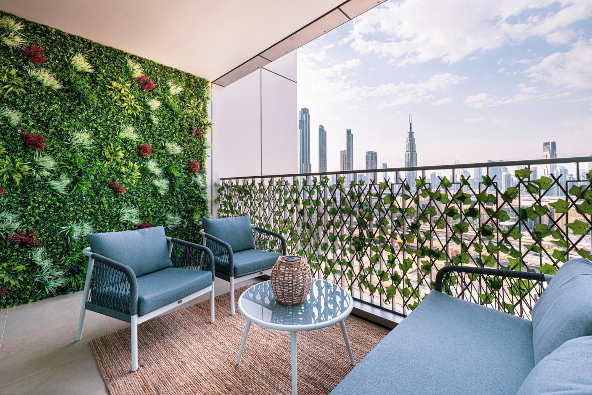 Burj Khalifa View, 2 Balcony W Lounge, Mall Access, Gym, Infinity-pool, Playground, Bbq, Family Friendly Apartment