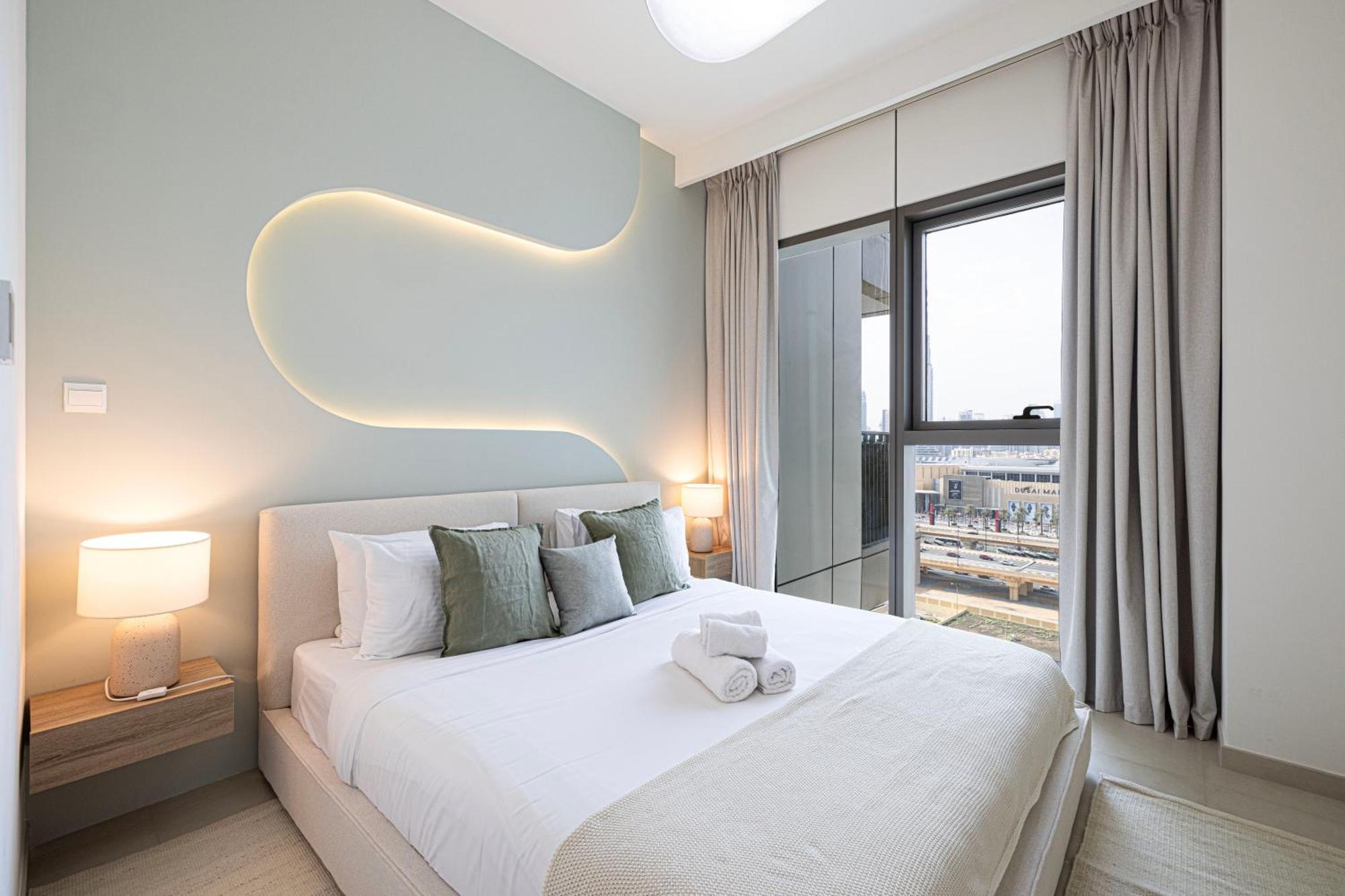 Burj Khalifa View, 2 Balcony W Lounge, Mall Access, Gym, Infinity-pool, Playground, Bbq, Family Friendly Apartment