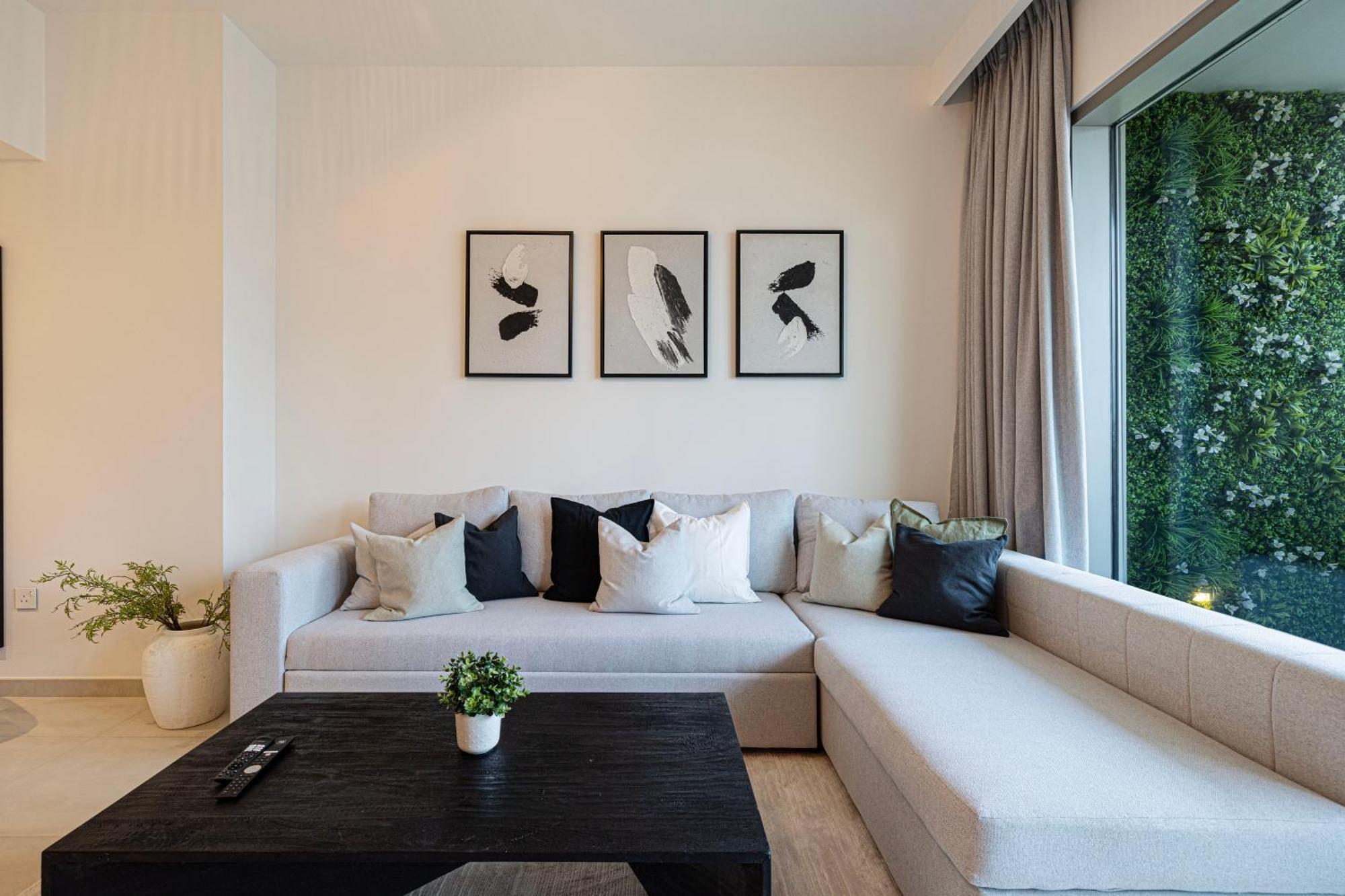 Burj Khalifa View, 2 Balcony W Lounge, Mall Access, Gym, Infinity-pool, Playground, Bbq, Family Friendly Apartment Dubai