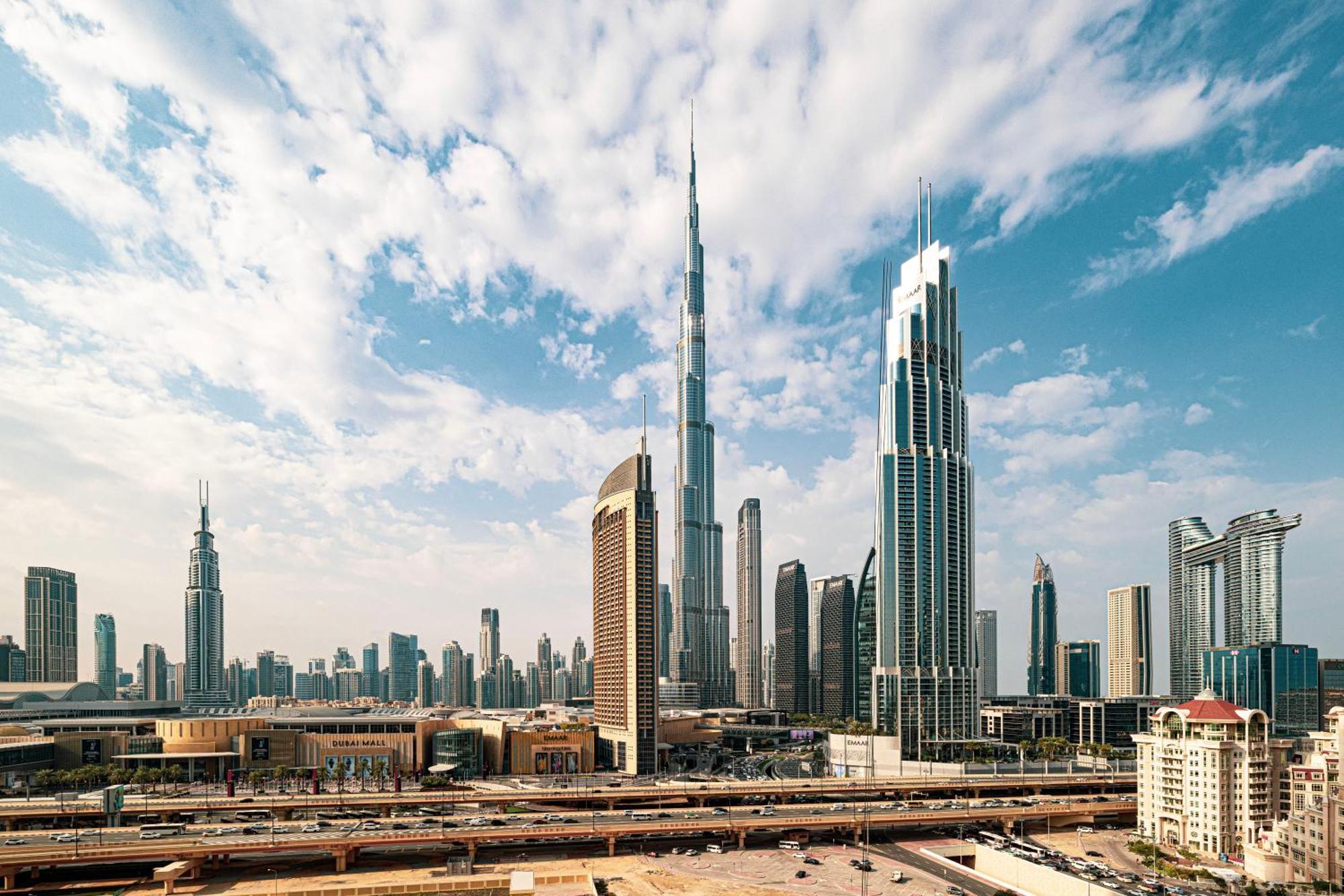 Burj Khalifa View, 2 Balcony W Lounge, Mall Access, Gym, Infinity-pool, Playground, Bbq, Family Friendly Apartment