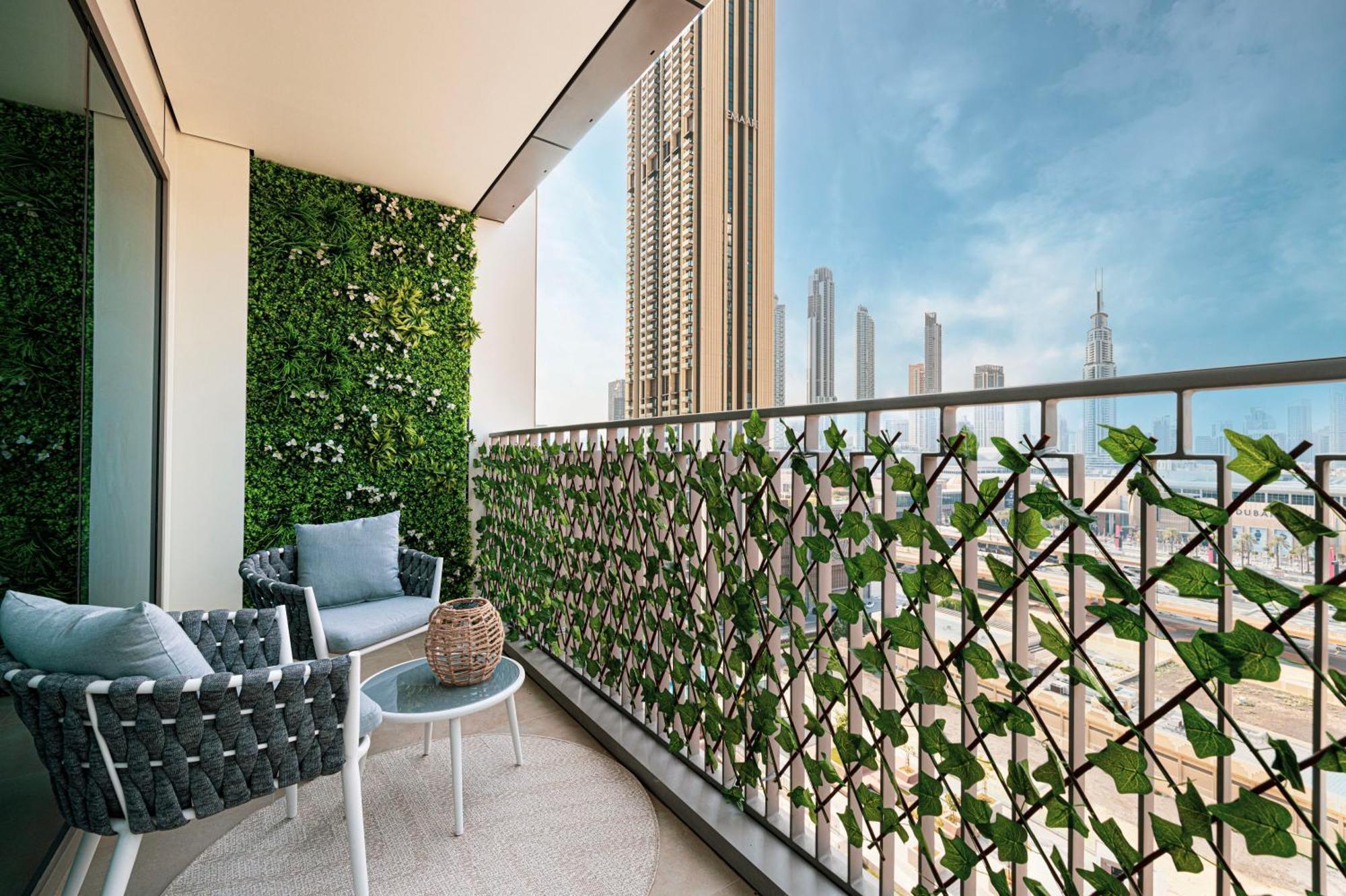 Apartment Burj Khalifa View, 2 Balcony W Lounge, Mall Access, Gym, Infinity-pool, Playground, Bbq, Family Friendly *
