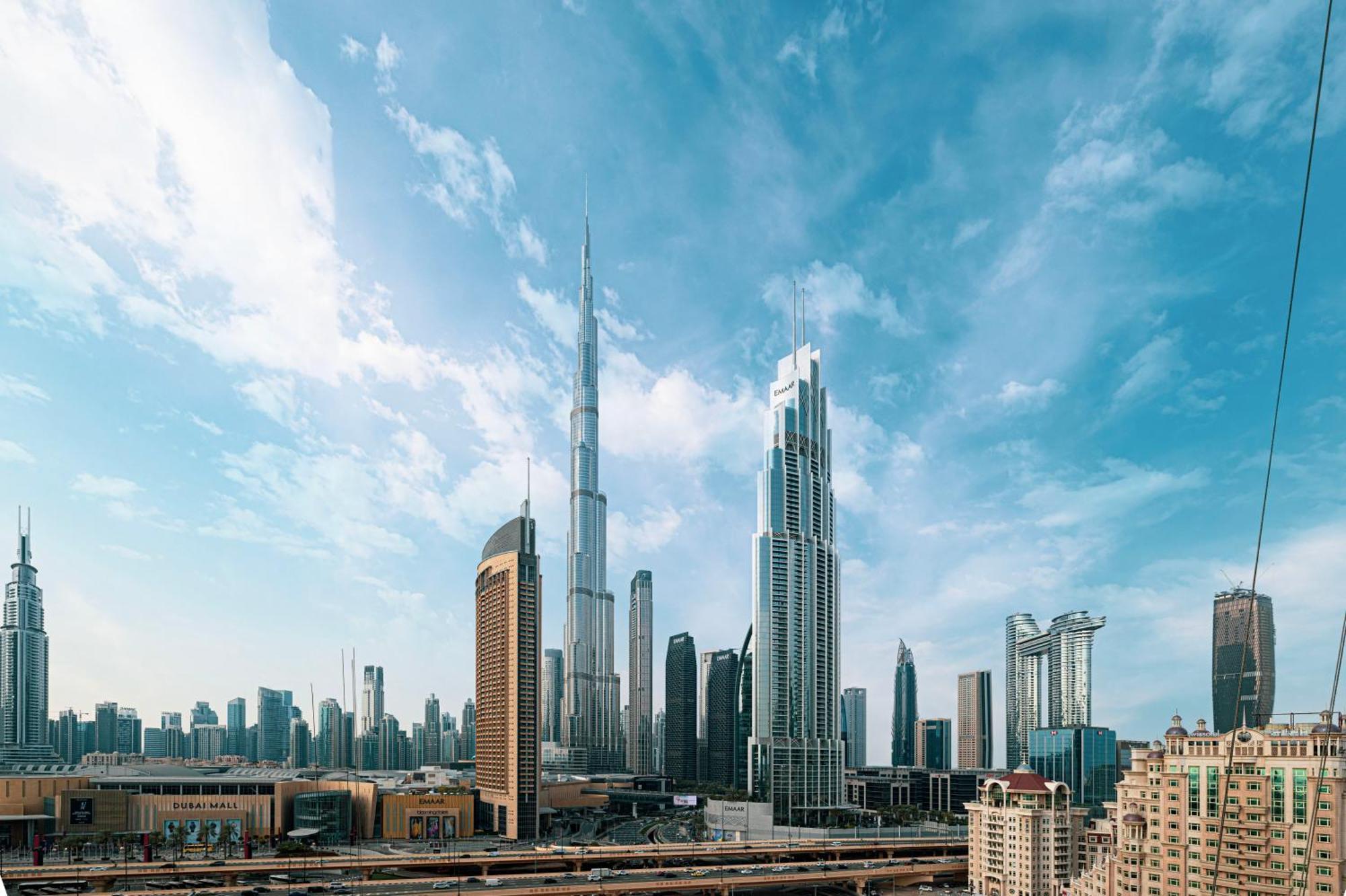Burj Khalifa View, 2 Balcony W Lounge, Mall Access, Gym, Infinity-pool, Playground, Bbq, Family Friendly Apartment