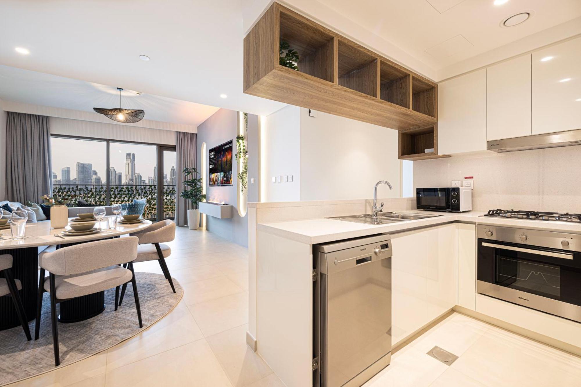 Burj Khalifa View, 2 Balcony W Lounge, Mall Access, Gym, Infinity-pool, Playground, Bbq, Family Friendly Apartment