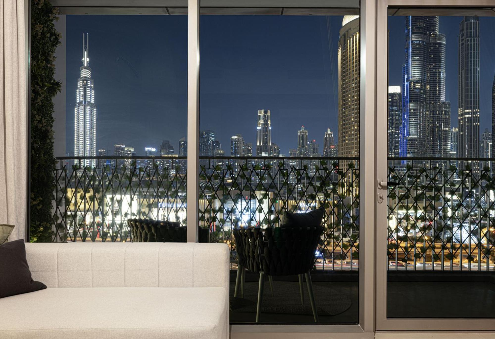 Burj Khalifa View, 2 Balcony W Lounge, Mall Access, Gym, Infinity-pool, Playground, Bbq, Family Friendly Apartment
