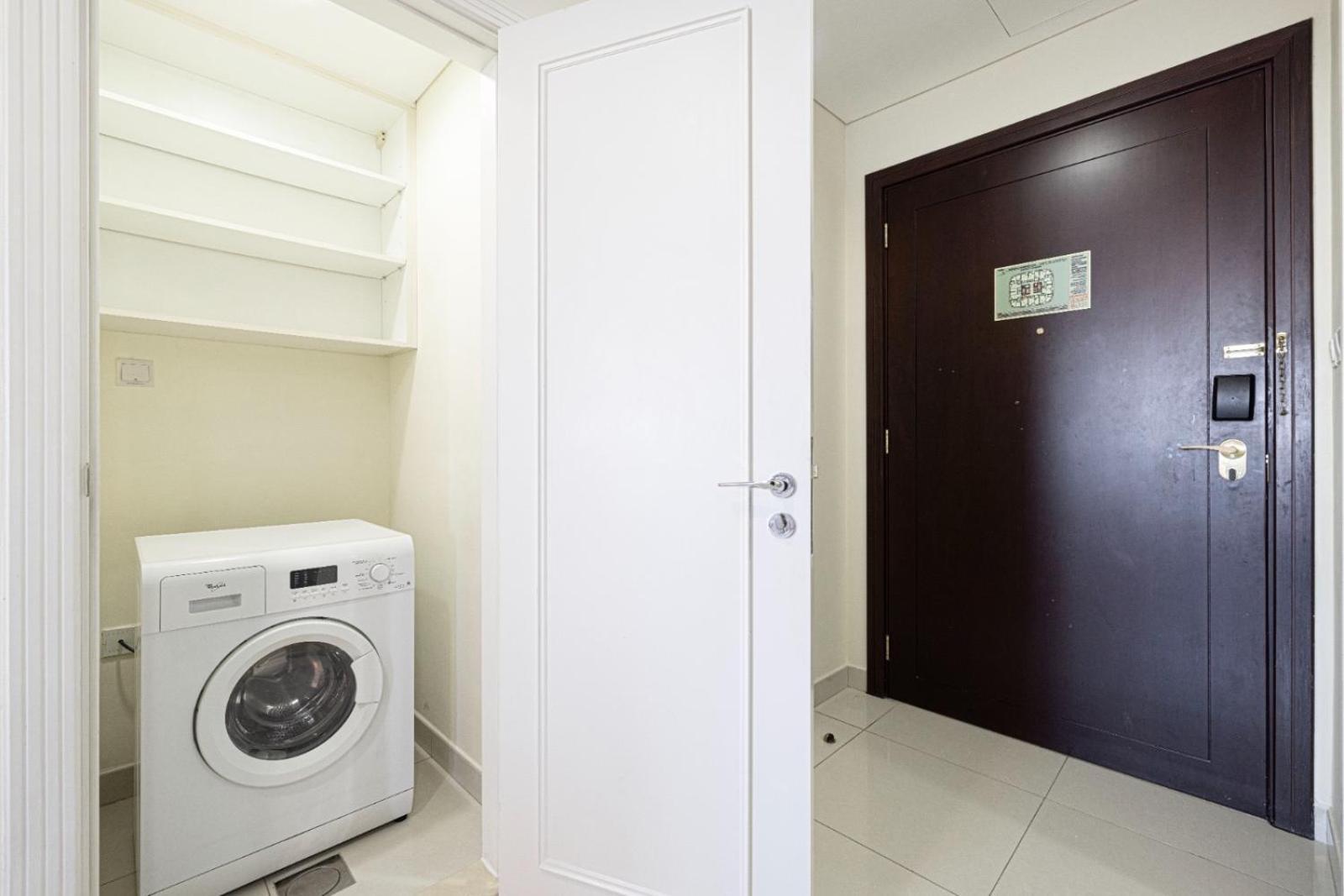 Apartment 1 Minute Walk To Mall, 2 Bedroom Luxe In Elite Building With Pool And Gym Dubai