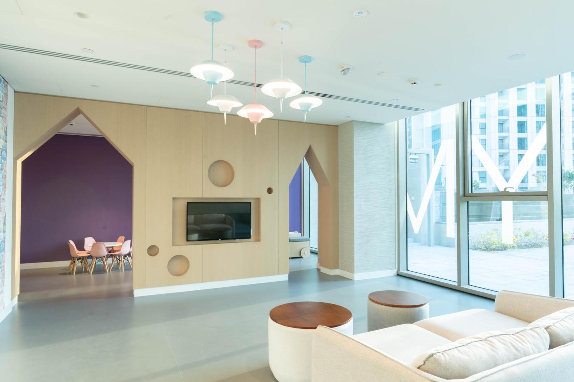 Stunning 2 Bedroom With Burj Views In Walking Distance To Mall Dubai