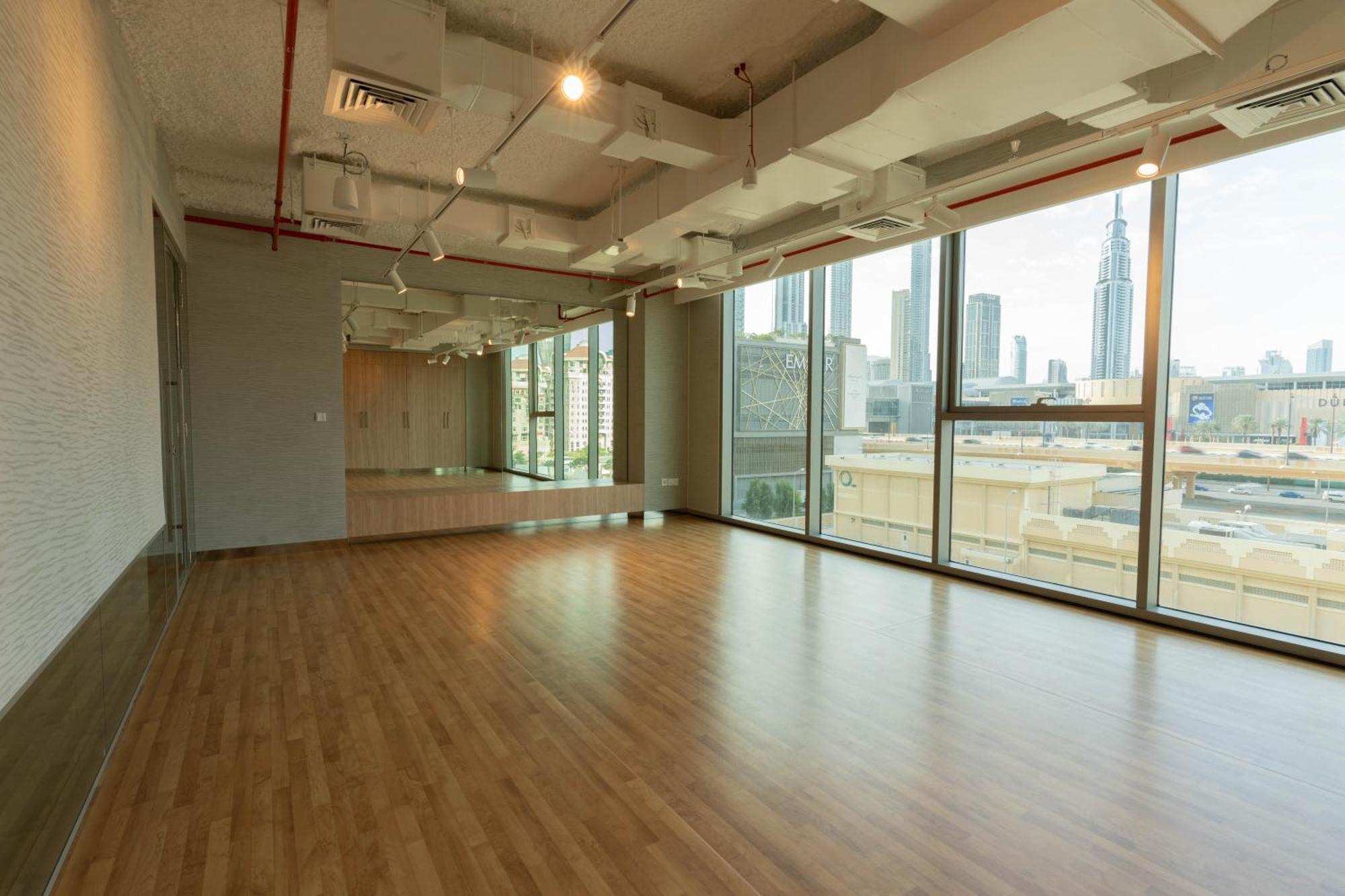 Stunning 2 Bedroom With Burj Views In Walking Distance To Mall * Dubai